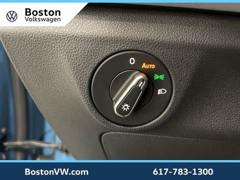 Used 2025 Volkswagen Jetta SE w/ Black Wheel Package image 20