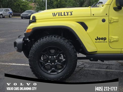 Used 2023 Jeep Gladiator Sport AWD/4WD image 6