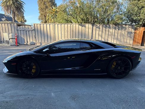 Used 2017 Lamborghini Aventador S image 11