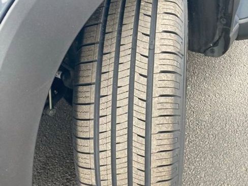 Used 2022 Toyota Corolla Cross LE w/ Moonroof Package image 13