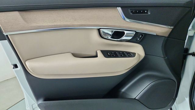 New 2026 Volvo XC90 T8 Plus w/ Protection Package AWD/4WD image 9