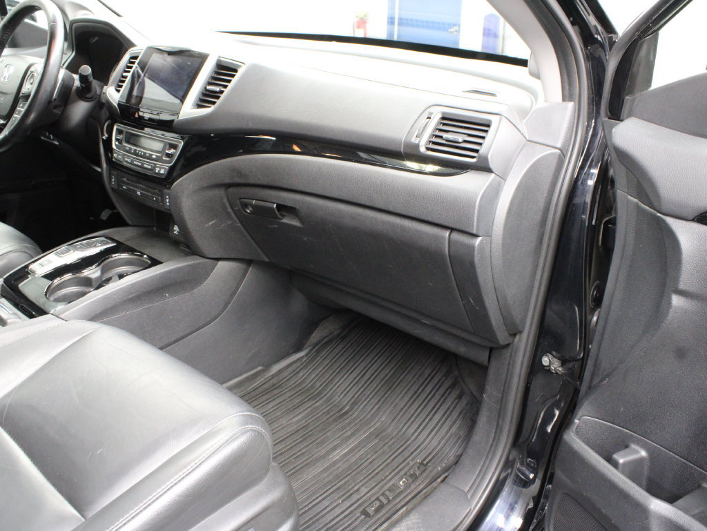Used 2018 Honda Pilot Touring image 30