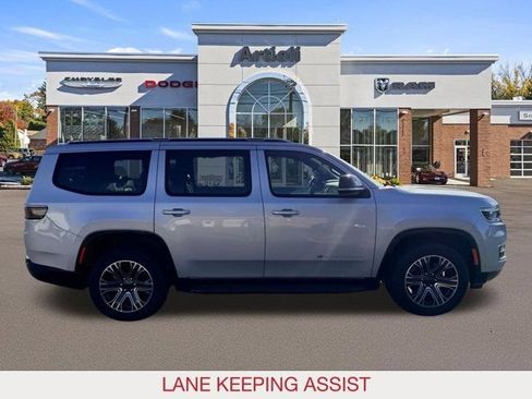 Certified 2024 Jeep Wagoneer Series II w/ Flexible Seating Group AWD/4WD image 7