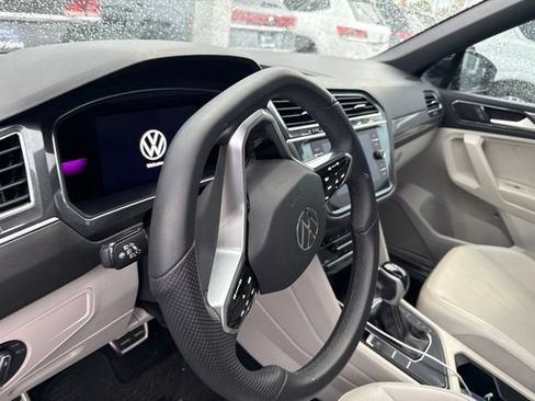 Used 2022 Volkswagen Tiguan SE R-Line FWD image 16