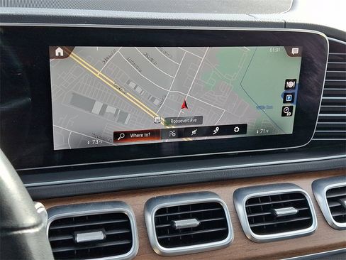 Used 2022 Mercedes-Benz GLS 450 4MATIC image 3