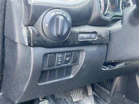 Used 2019 Nissan Titan SV w/ SV Convenience Package image 25