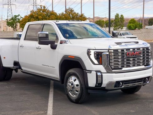 New 2026 GMC Sierra 3500 Denali w/ Denali Reserve Package image 6