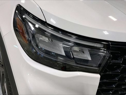 Used 2025 Ford Explorer ST-Line w/ ST-Line Street Pack AWD/4WD image 34
