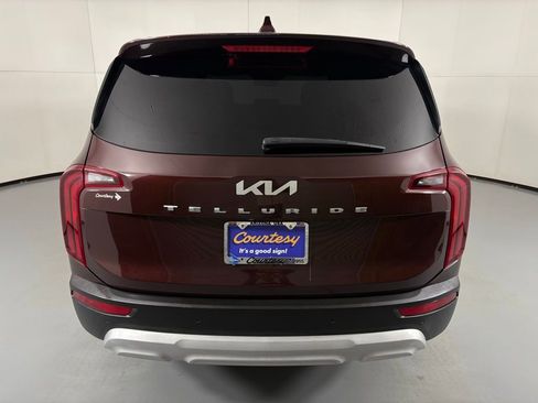 Used 2022 Kia Telluride LX image 7