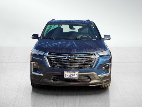 Used 2023 Chevrolet Traverse LT image 2