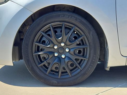 Used 2017 Hyundai Elantra GT FWD image 12