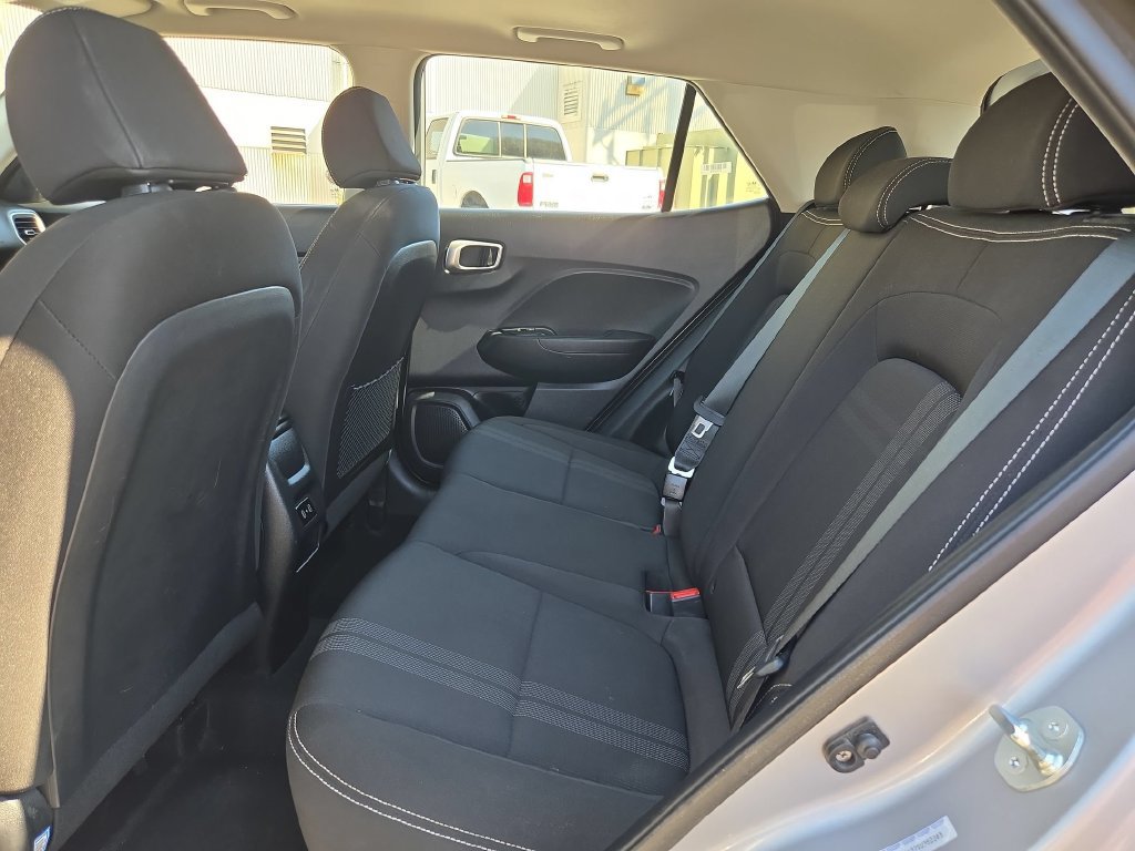 Used 2025 Hyundai Venue SEL FWD image 28