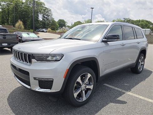 New 2025 Jeep Grand Cherokee L Limited w/ Trailer Tow Package image 15