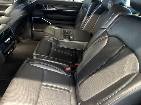 Used 2024 Jeep Wagoneer L Series II RWD image 21