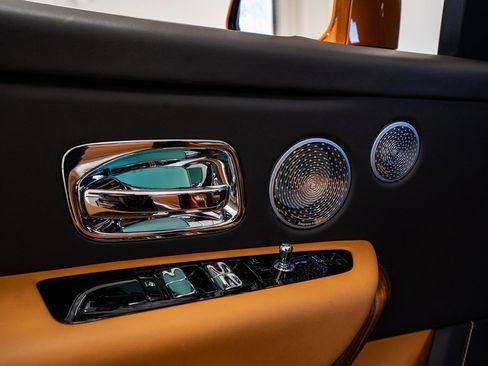 Used 2023 Rolls-Royce Cullinan w/ Cullinan Package image 34