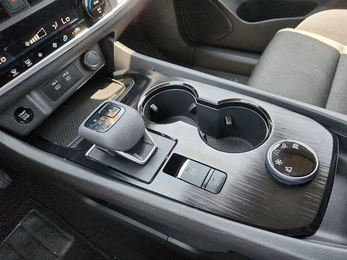 Used 2024 Nissan Rogue SV image 16