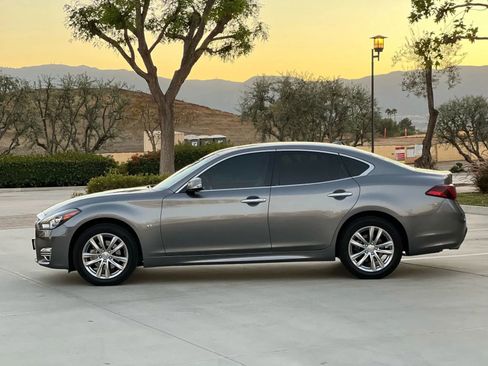Used 2018 INFINITI Q70 Luxe image 8