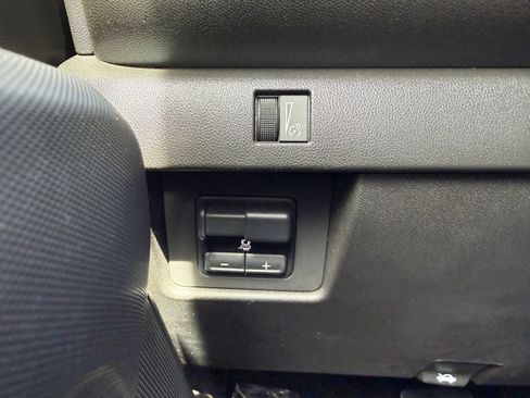 Used 2024 Chevrolet Colorado W/T image 21