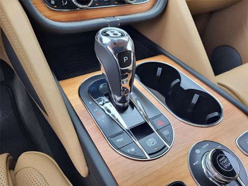 Used 2023 Bentley Bentayga Extended Wheelbase AWD/4WD image 22