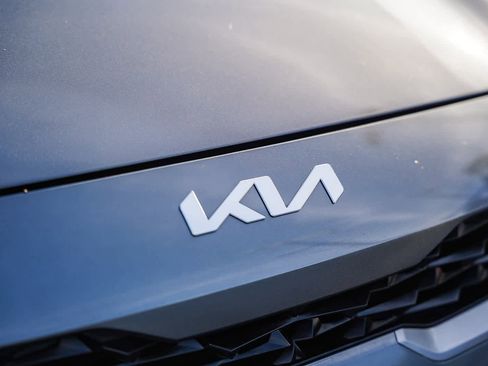 Used 2024 Kia Forte LXS w/ LXS Technology Package image 5