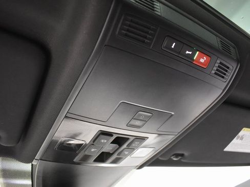 Used 2022 Volkswagen Tiguan SEL R-Line image 28