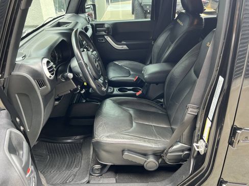 Used 2015 Jeep Wrangler Unlimited Sahara w/ Connectivity Group AWD/4WD image 16