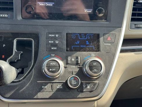 Used 2015 Toyota Sienna XLE image 27