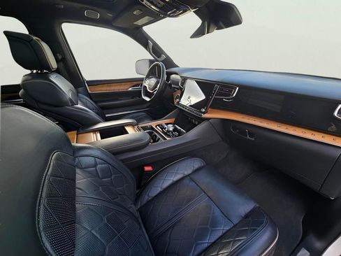 Used 2024 Jeep Grand Wagoneer L Series III image 87