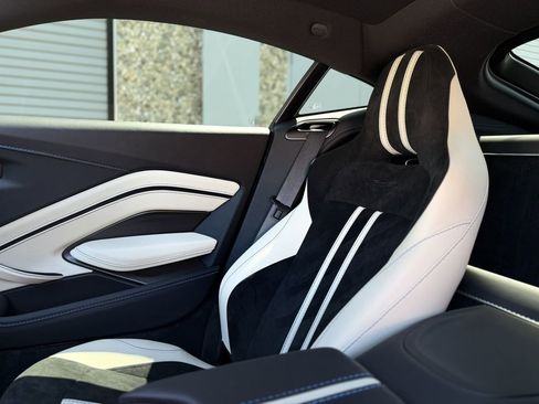 Used 2022 Aston Martin V8 Vantage Coupe RWD image 30