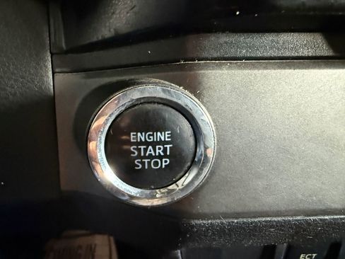 Used 2018 Toyota Tacoma TRD Off-Road RWD image 17