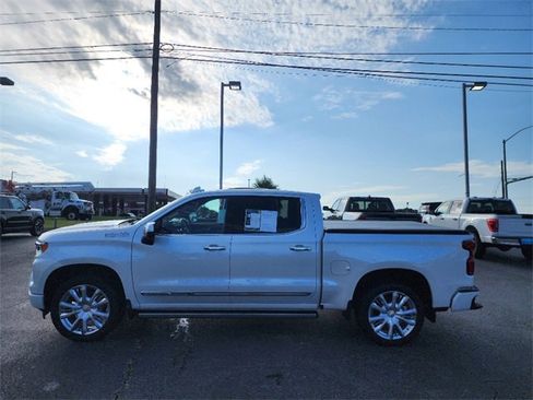 Used 2024 Chevrolet Silverado 1500 High Country w/ Technology Package image 4