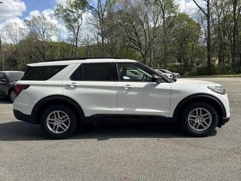 New 2026 Ford Explorer Active RWD image 8