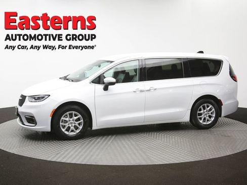 Used 2023 Chrysler Pacifica Touring-L FWD image 58