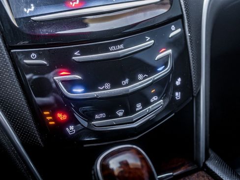 Used 2013 Cadillac XTS Premium image 29