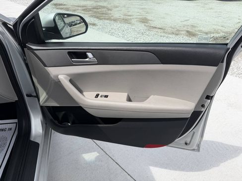 Used 2015 Hyundai Sonata SE FWD image 17