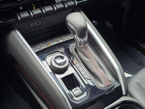 Used 2025 Chevrolet Colorado Z71 w/ Technology Package image 26