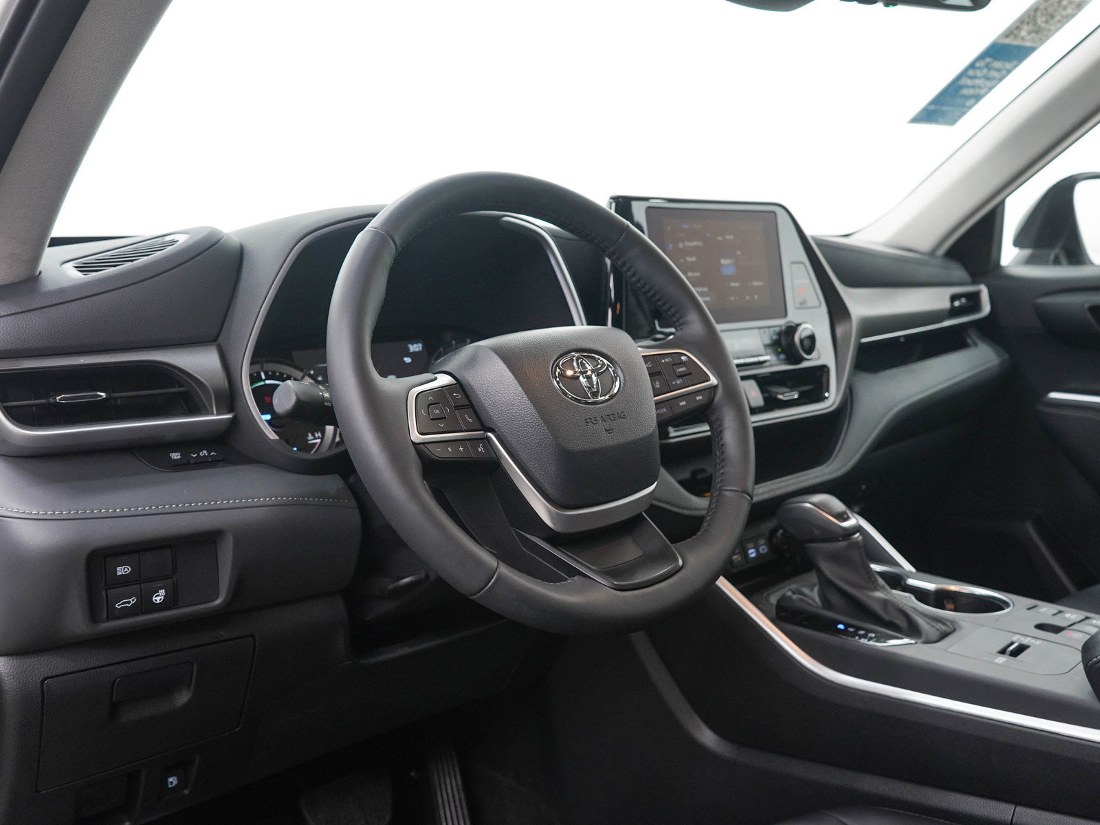 Used 2025 Toyota Highlander XLE AWD/4WD image 26