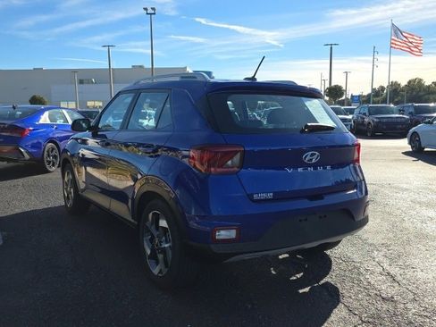 Certified 2023 Hyundai Venue Limited image 3