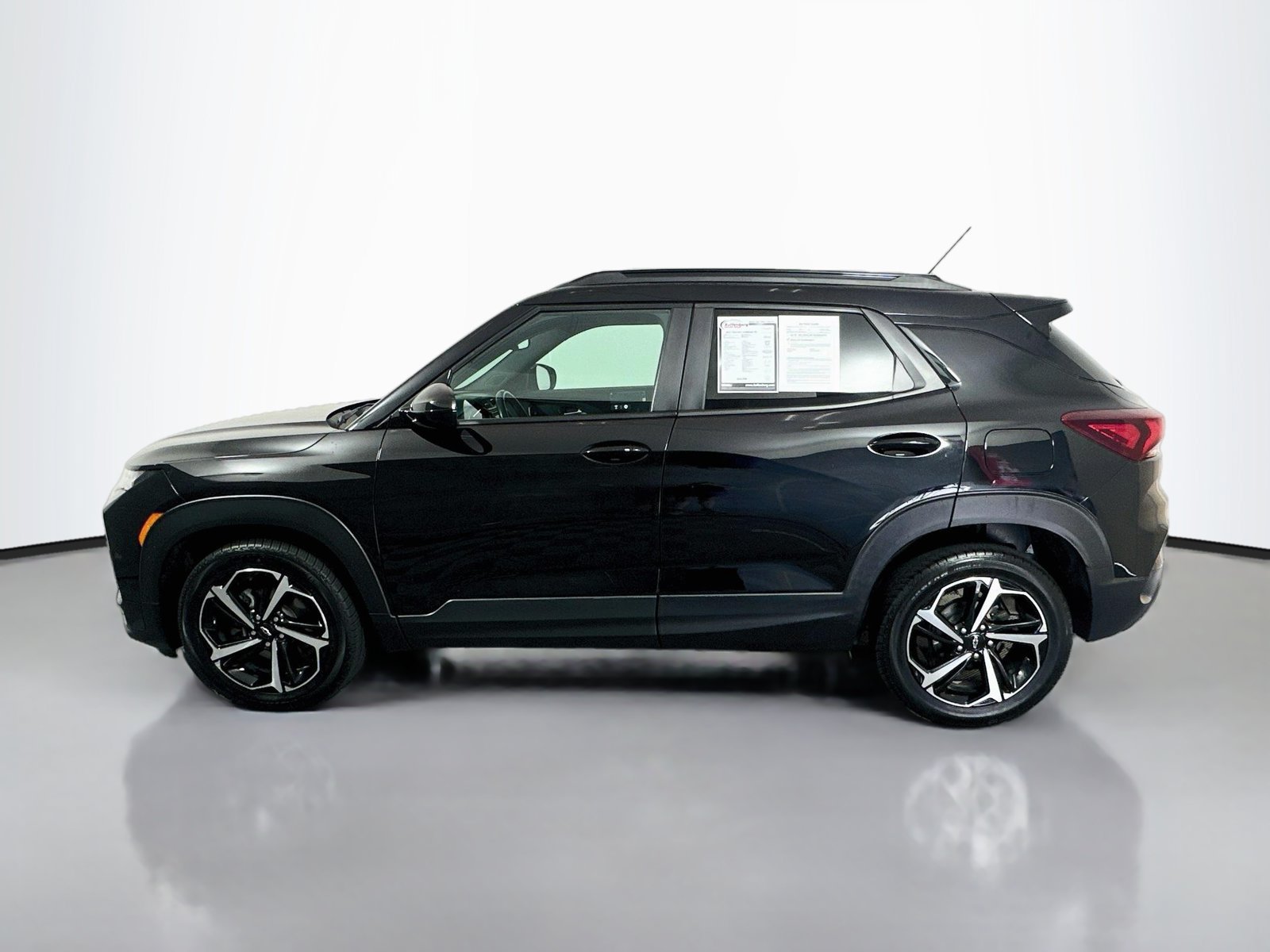 Used 2023 Chevrolet TrailBlazer RS w/ Convenience Package FWD image 4