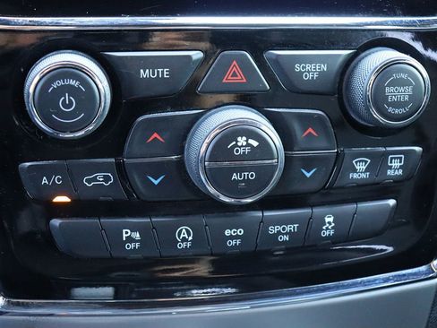 Used 2019 Jeep Grand Cherokee Limited image 29