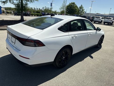 Used 2025 Honda Accord SE image 7