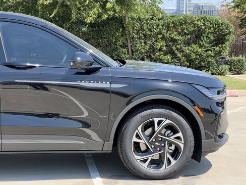 New 2025 Lincoln Nautilus Premier w/ Jet Appearance Package image 12