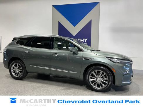 Used 2022 Buick Enclave Avenir w/ Avenir Technology Package AWD/4WD image 3