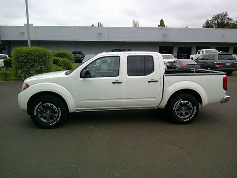 Used 2016 Nissan Frontier SV AWD/4WD image 2