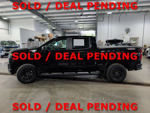 Used 2020 Chevrolet Silverado 1500 LT Trail Boss w/ Midnight Edition AWD/4WD image 5