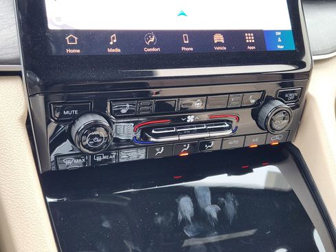 New 2025 Jeep Grand Cherokee L Limited w/ Trailer Tow Package image 18