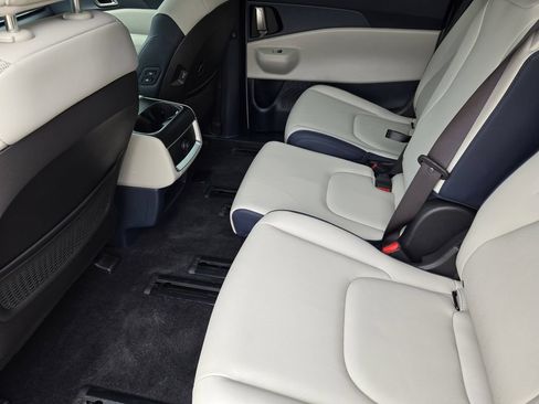 New 2026 Kia Carnival EX FWD image 21