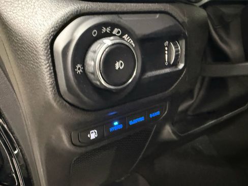 Used 2023 Jeep Wrangler Sahara w/ Cold Weather Group image 27