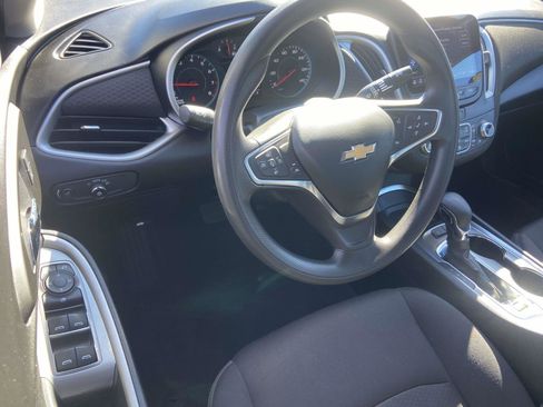 Used 2024 Chevrolet Malibu LT image 2