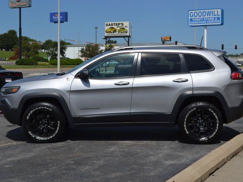 Used 2020 Jeep Cherokee Trailhawk w/ Cold Weather Group AWD/4WD image 4